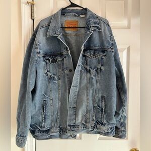 •Levi’s Jean Jacket •